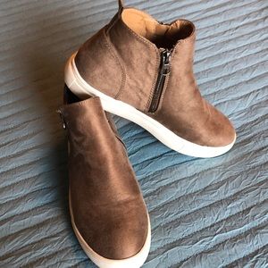 SOLD (💥NEW ITEM) SOHO Suede like Boot Sneakers